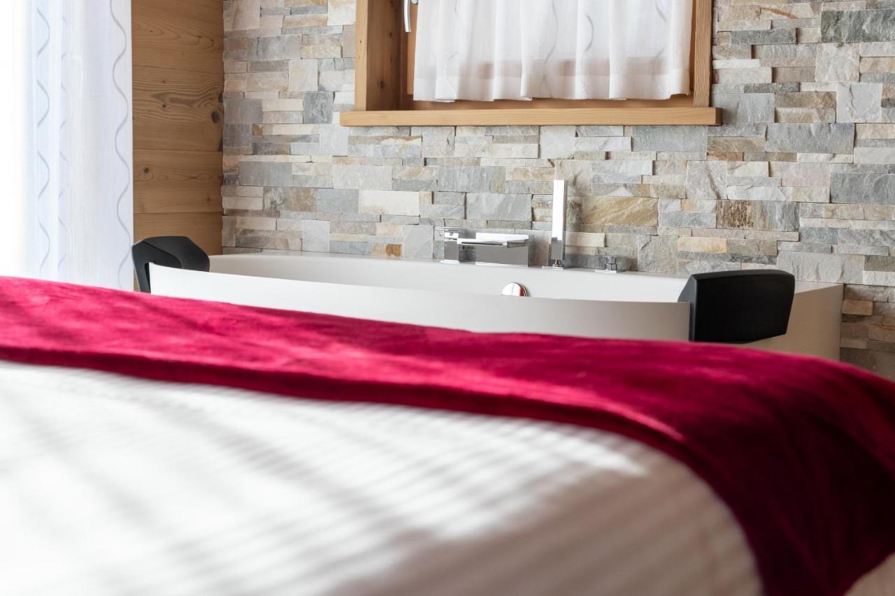 Chalet Imbosc'Che - 5 Beautiful Rooms In Charming B&B Ливиньо Екстериор снимка